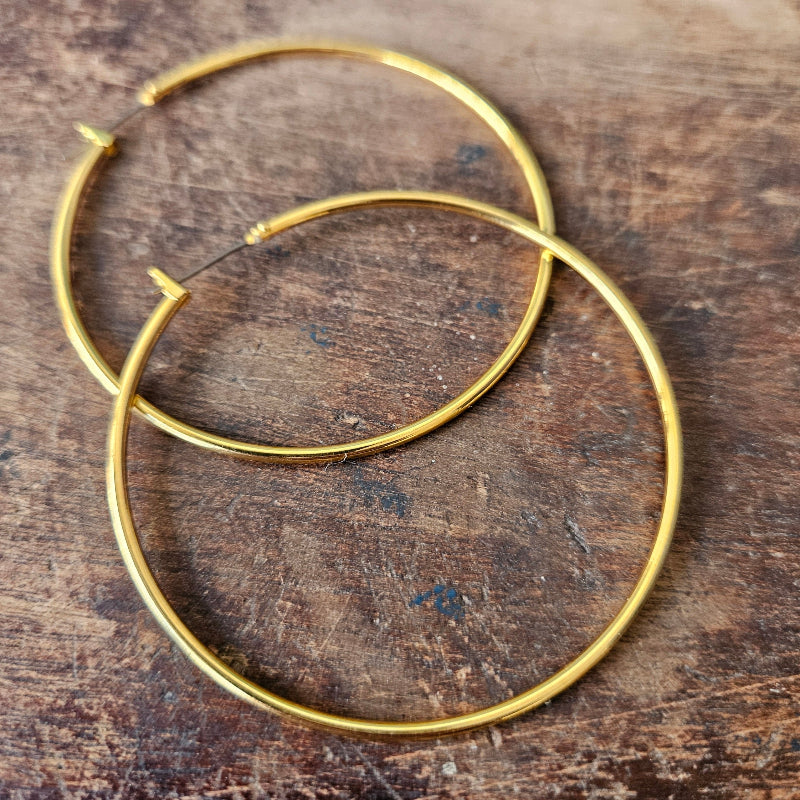 large gold hoop earrings