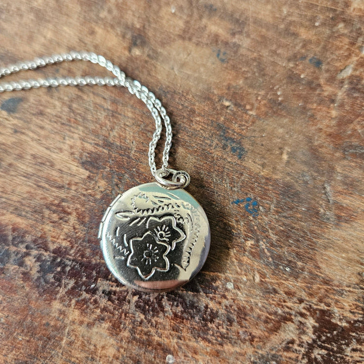 Round Embossed silver locket