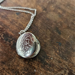 Round Embossed silver locket