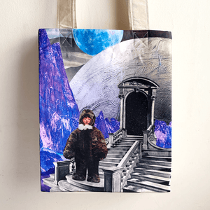 Eliza da Collage "Wrong Door" - Art Bag